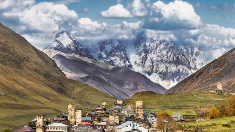 Warum kaufen Europäer zunehmend Küstenimmobilien in Georgien?